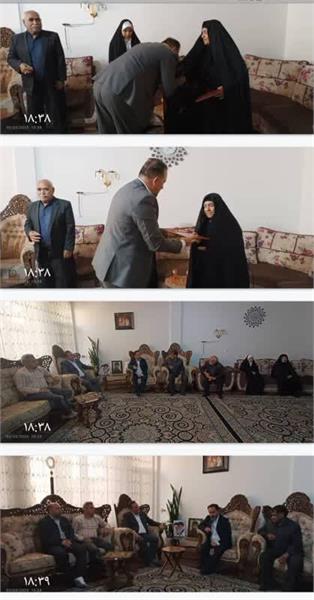 دیدار مدیریت محترم بیمارستان آیت الله طالقانی(ره)جناب آقای دکتر کیومرث حیدری با خانواده  شهید والامقام بهمن عظیمی